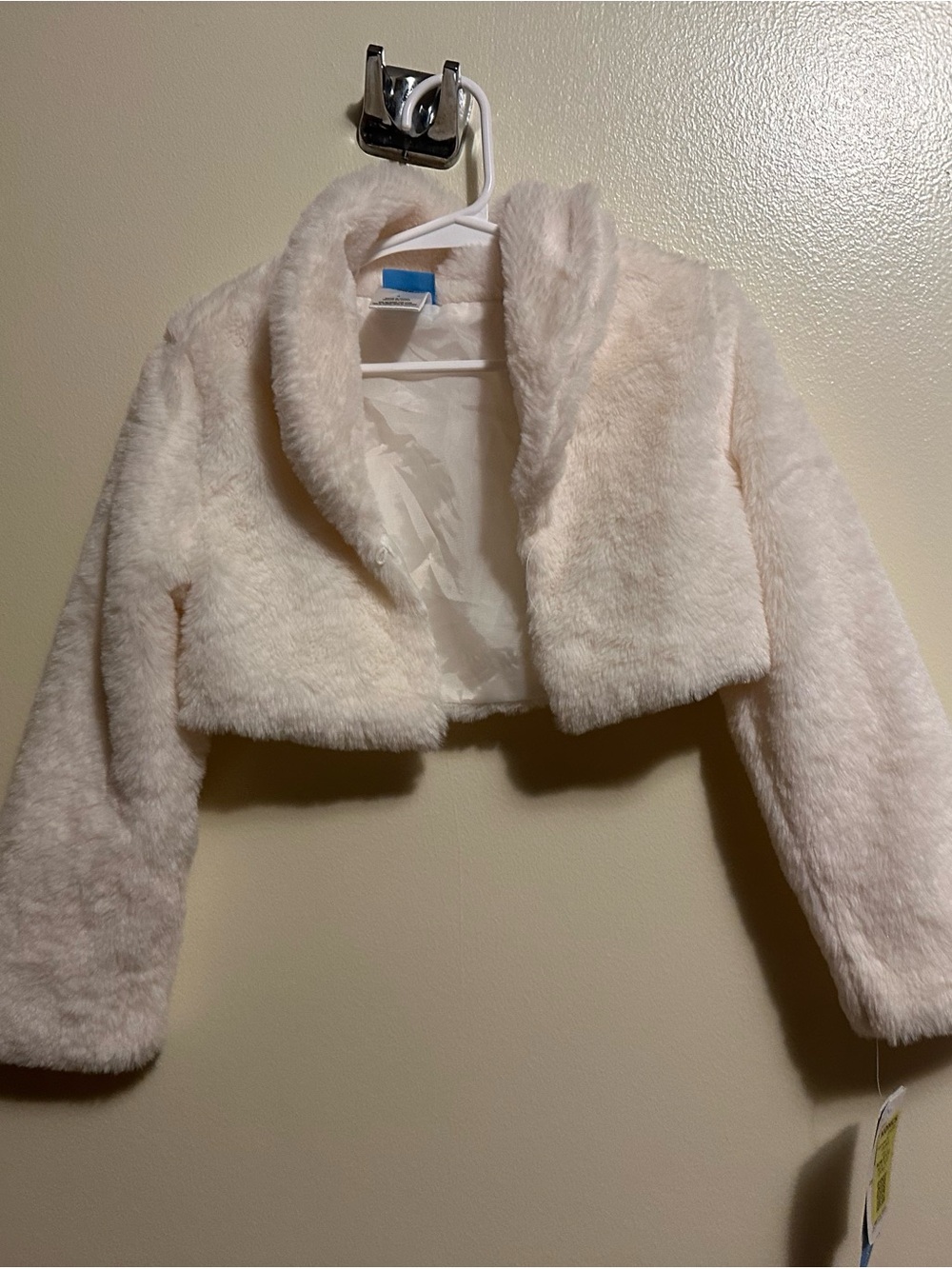 Draper James Cream Faux-Fur Cropped Cape Jacket